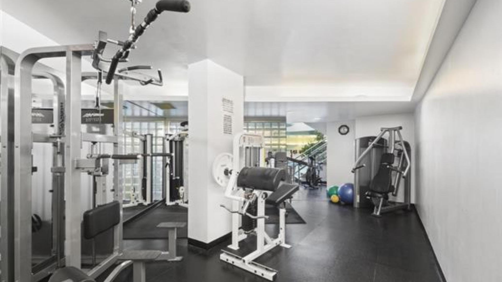 Luxus Manhattan Realty, llc